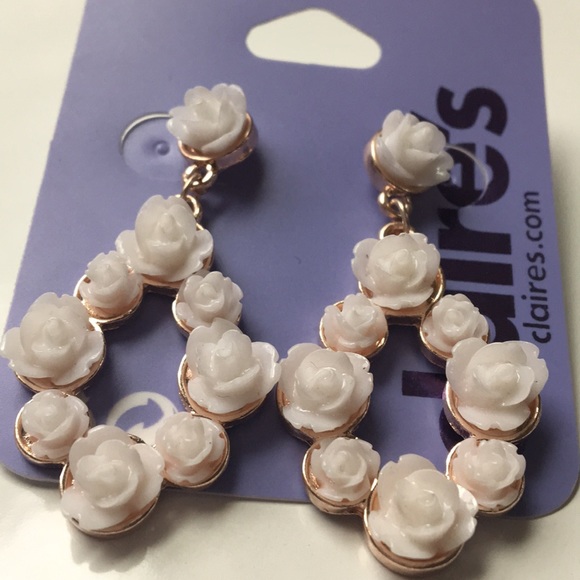 3 FOR 15$ Claire’s Earrings with Pearls and Floral - Picture 2 of 5